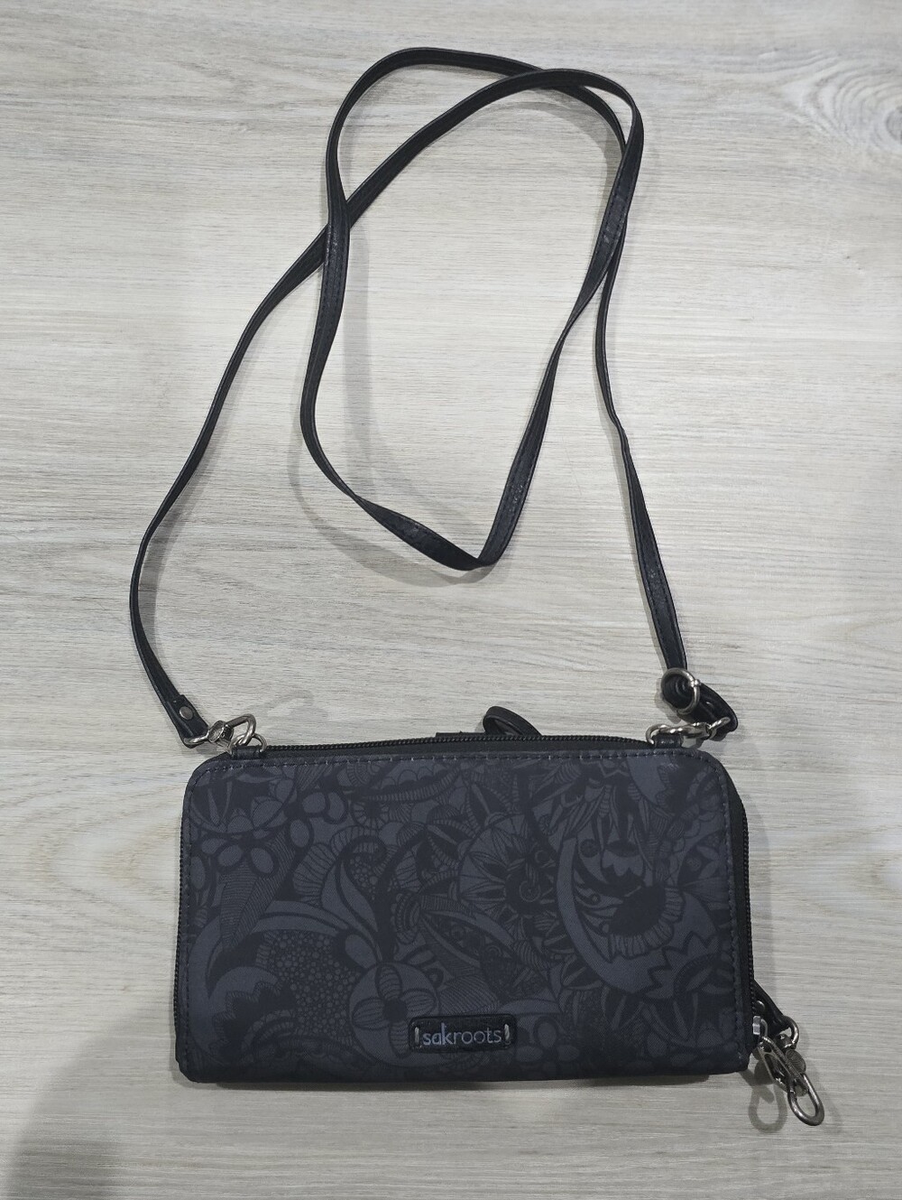 Sakroots Black Floral Zip-Around Wristlet Wallet w/ Crossbody Strap Smartphone